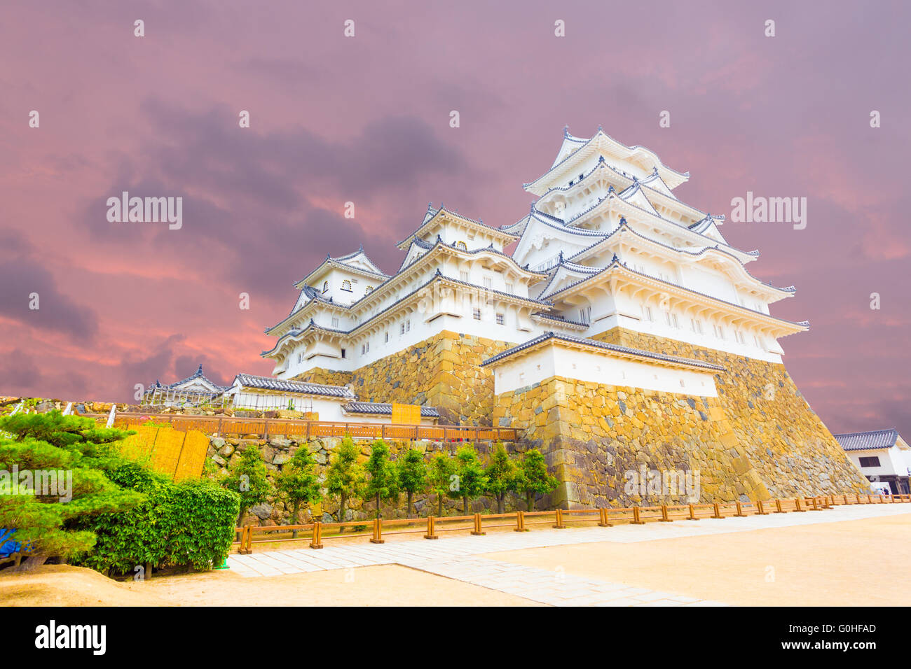 Himeji-Jo-Burg im inneren Hof Sonnenuntergang abgewinkelt H Stockfoto