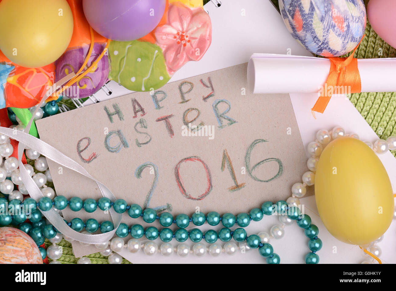 Ostern-Hintergrund mit Ostereiern Stockfoto