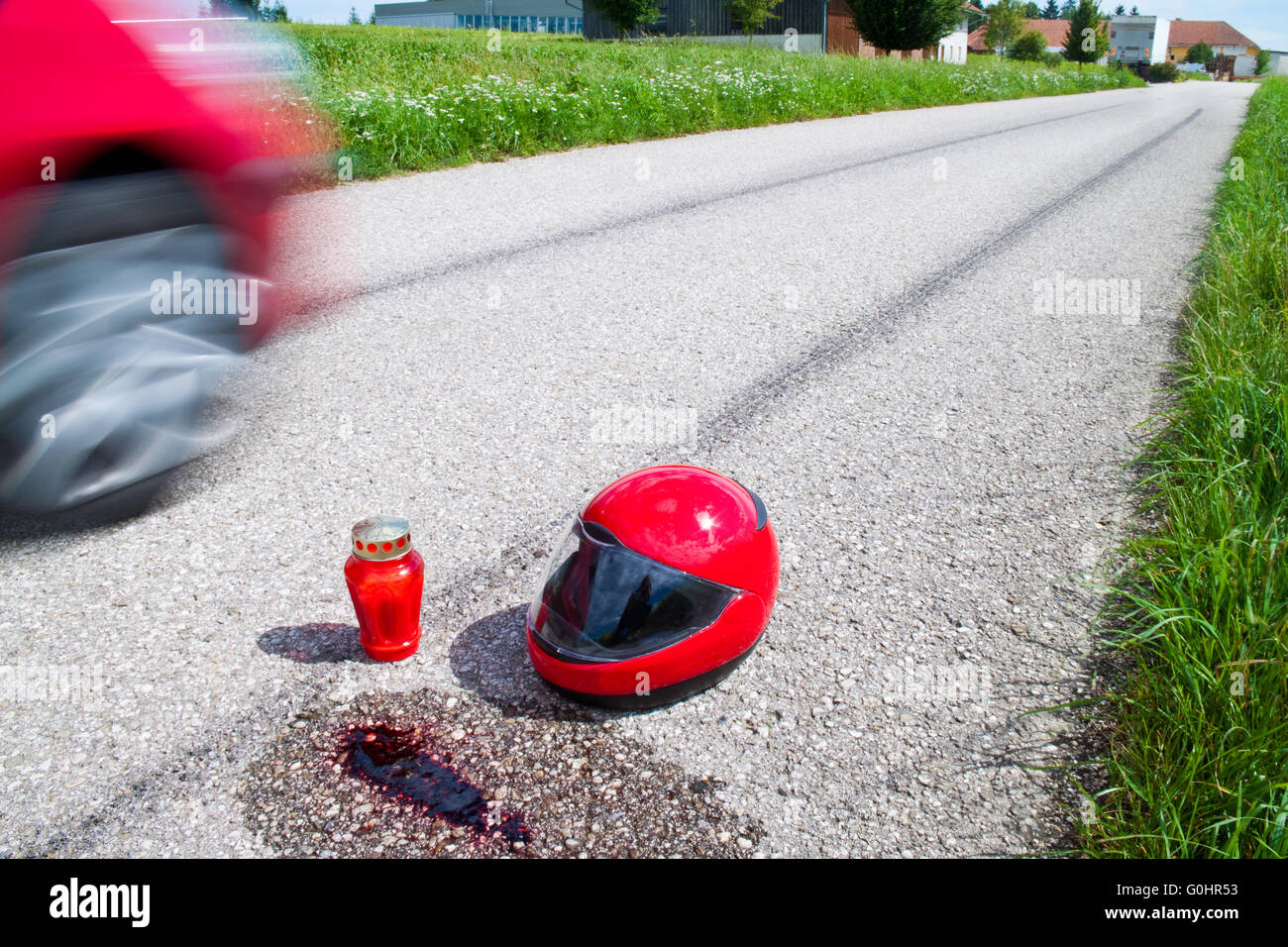 Motorrad-Unfall. Verkehr Unfall und Skid marks Stockfoto