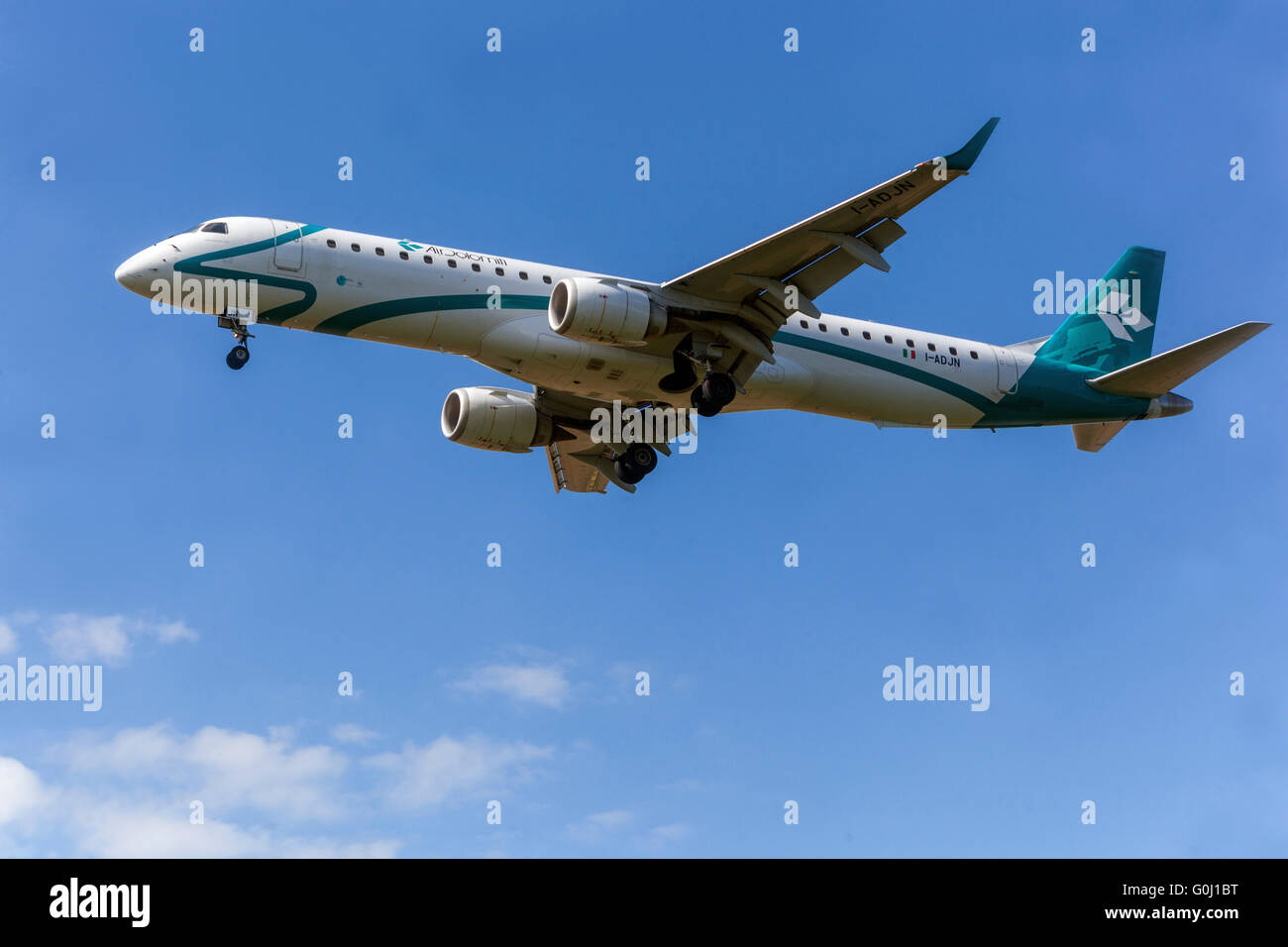 Air Dolomiti, Embraer ERJ-195 LR Landeanflüge, Prag, Tschechische Republik Stockfoto