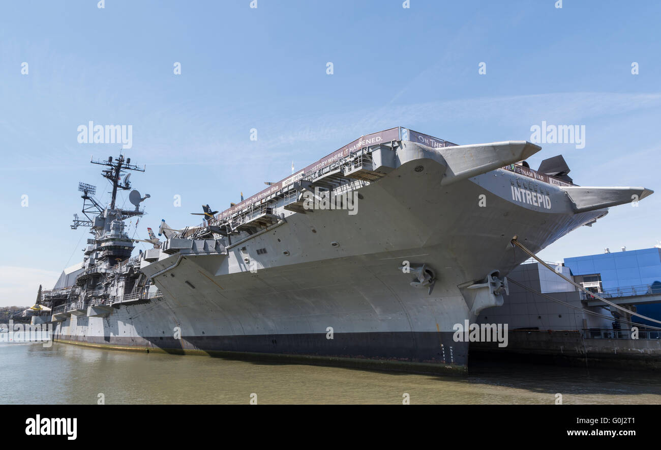 USS Intrepid Flugzeugträger Schiff angedockt in Manhattan als das Intrepid Sea Air and Space Museum Stockfoto