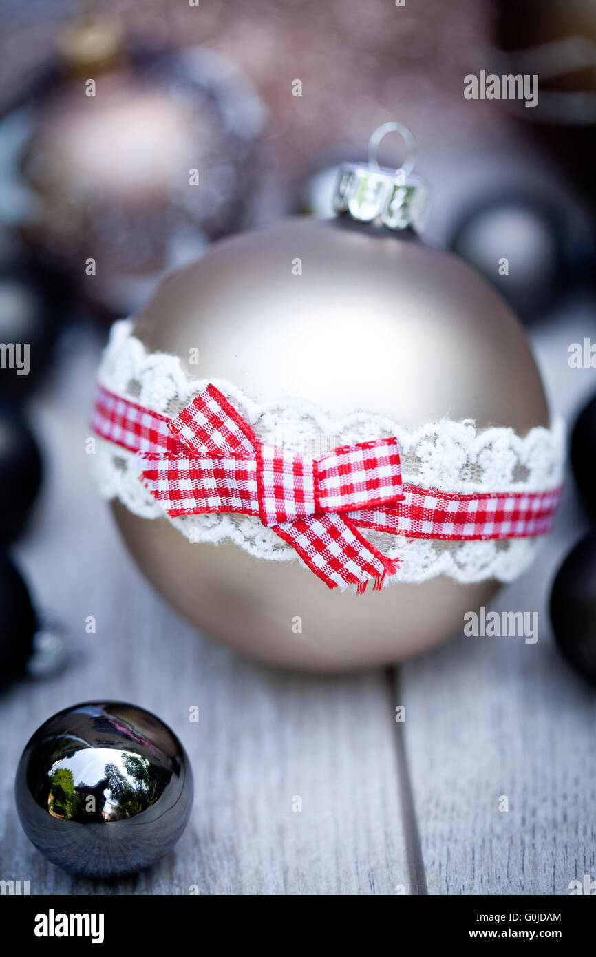 festliche Glitzer Weihnachtskugel Dekoration saisonal Stockfoto