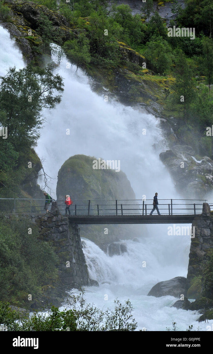 Wasserfall Kleivafossen, Briksdalen, Norwegen Stockfoto