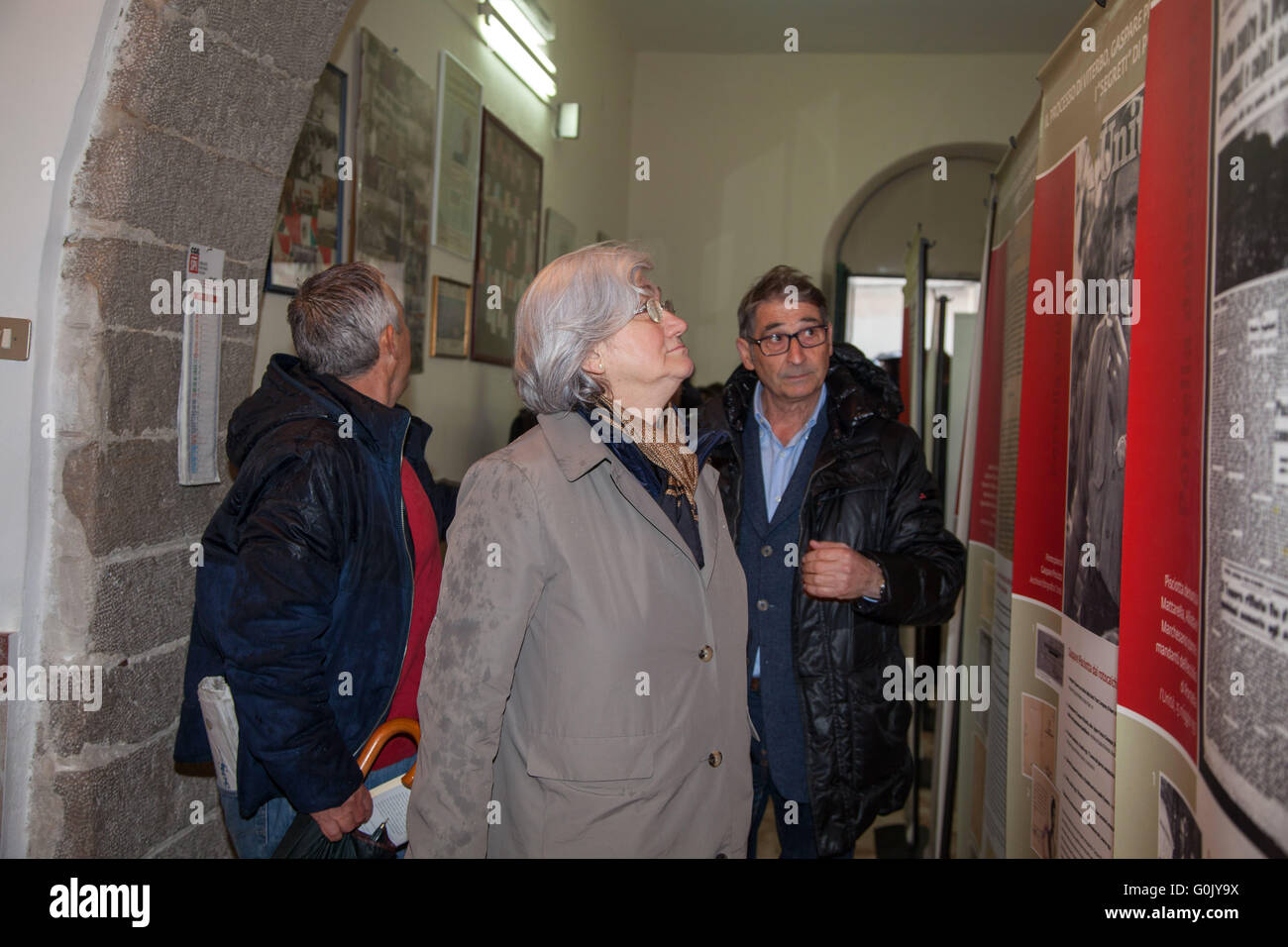 Palermo, Italien. 1. Mai 2016. Rosy Bindi, Präsident der Anti-Mafia-Kommission nimmt an einer Zeremonie am Jahrestag des Massakers von Portella della Ginestra am Labor Day, wo die CGIL hat einen Marsch von Piana Degli Albanesi organisiert. © Antonio Melita/Pacific Press/Alamy Live-Nachrichten Stockfoto