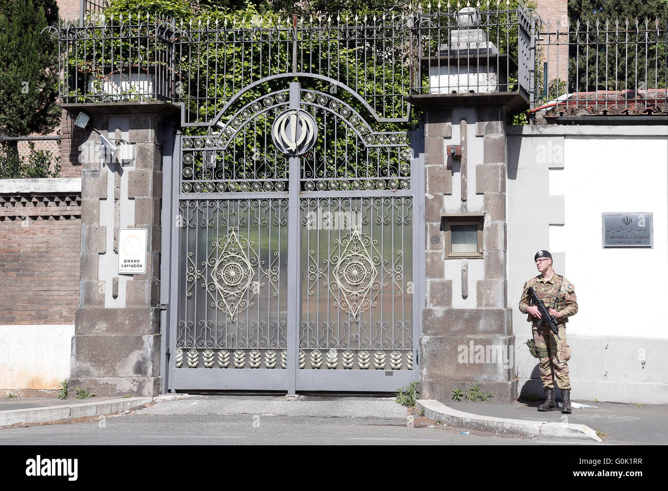 Rom, Italien. 2. Mai 2016. Iranische Botschaft Rom 2. Mai 2016. Marathon von Sit-ins vor den iranischen, ägyptischen und türkischen Botschaften für die Pressefreiheit und Menschenrechte. Foto-Samantha Zucchi / Insidefoto/Alamy Live News Stockfoto