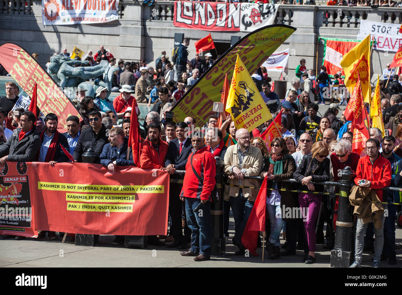 London, UK. 1. Mai 2016. Demonstranten versammeln sich zur Maikundgebung auf dem Trafalgar Square. Bildnachweis: Mark Kerrison/Alamy Live-Nachrichten Stockfoto