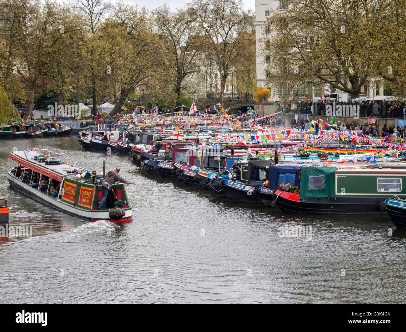 London, UK. 2. Mai 2016. Kleines Venedig Canalway Kavalkade 2016 London UK.  05.02.2016 Credit: Martyn Goddard/Alamy Live-Nachrichten Stockfoto