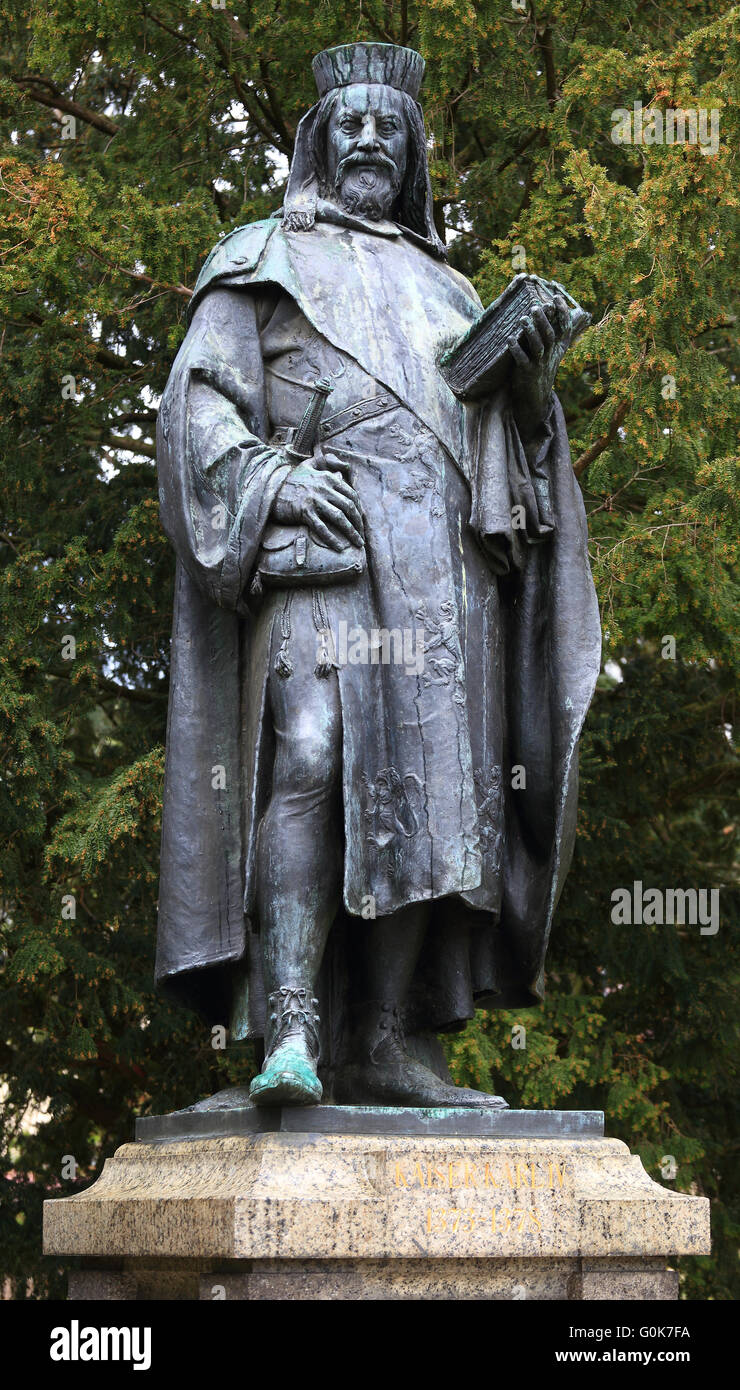 Tangermünde, Deutschland. 28. April 2016. Das Denkmal "Kaiser Karl IV." (1316 - 1378) In Tangermünde, Deutschland, 28. April 2016. Die Stadt war die zweite Heimat des Kaisers von 1373 bis 1378. Foto: JENS WOLF/Dpa/Alamy Live News Stockfoto