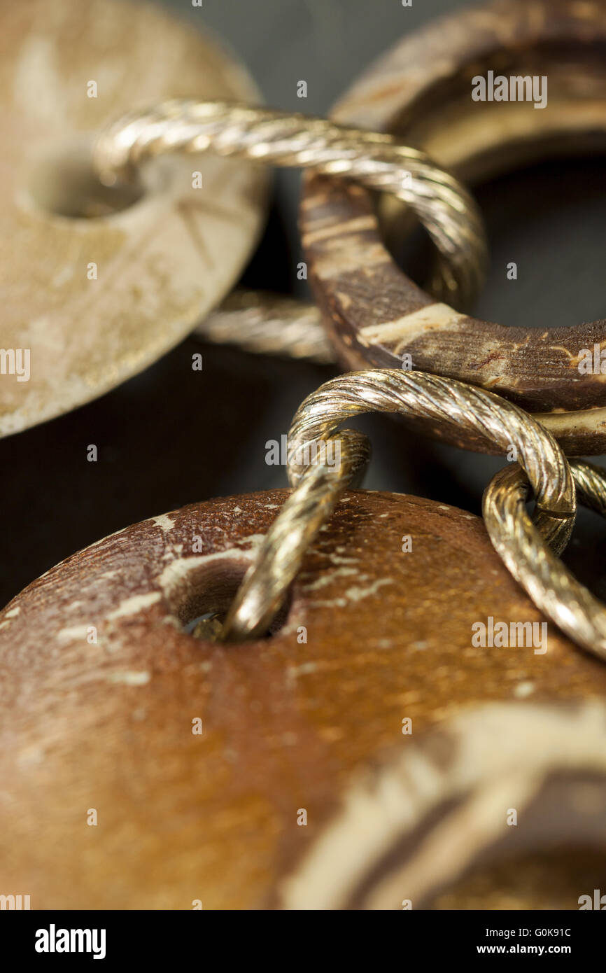 Zerkratzt und angeschlagene alten Silberschmuck Stockfoto