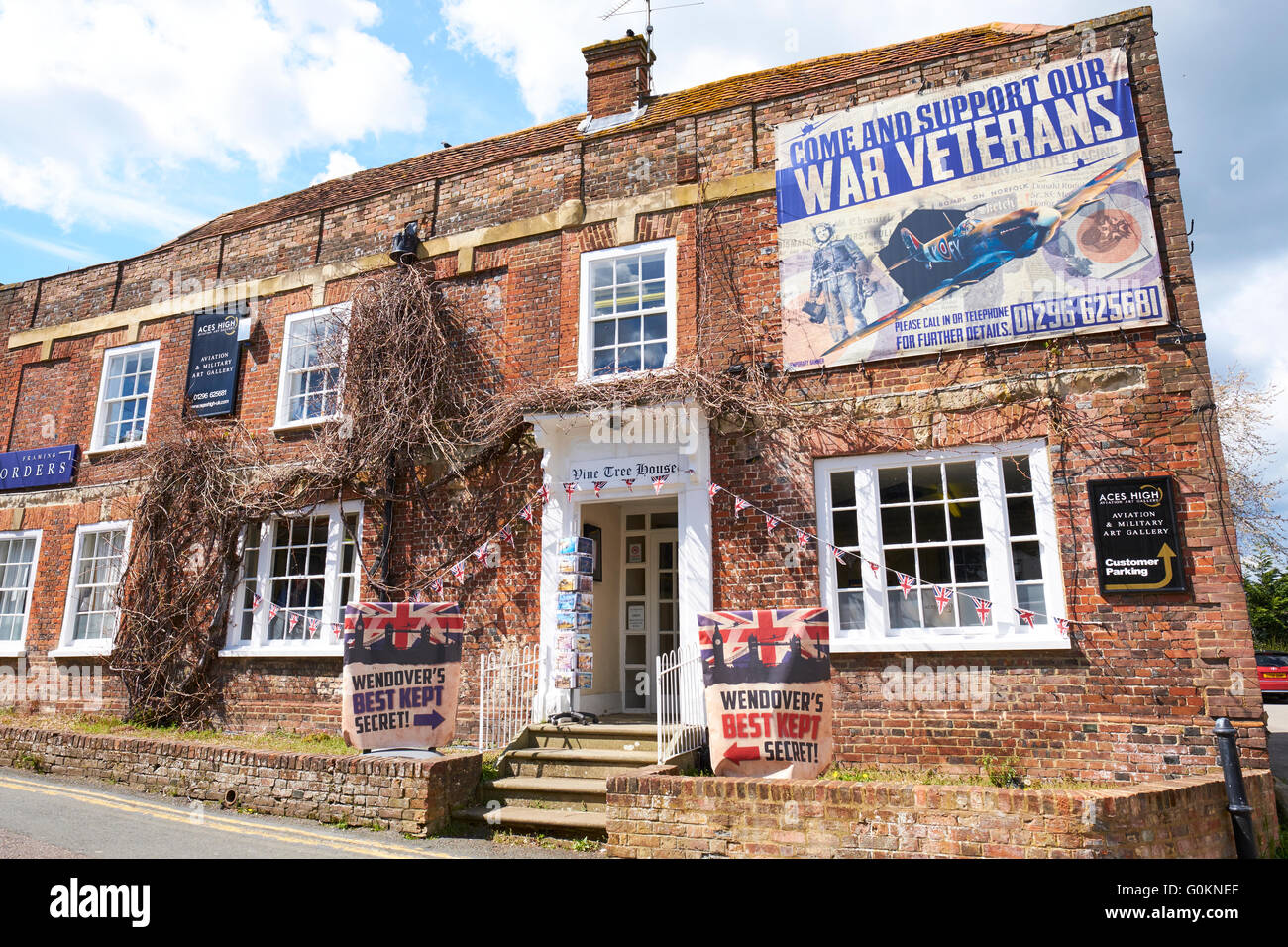 Asse hoch Aviation & Militär Kunstgalerie Rebe Baumhaus Seitenstraße Wendover Aylesbury Buckinghamshire UK Stockfoto
