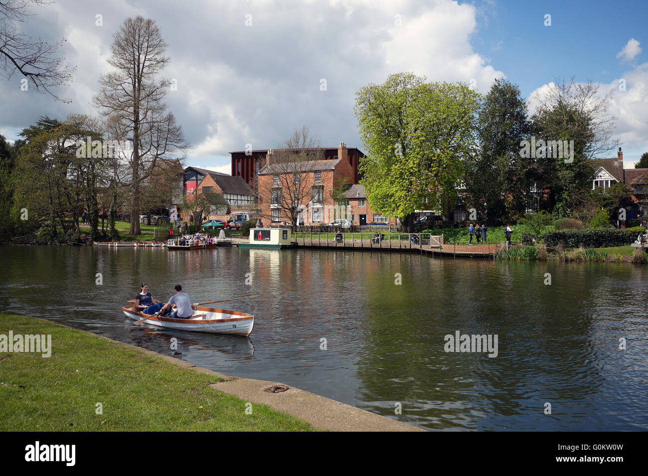 Rudern am Fluss Avon Stratford-upon-Avon, Warwickshire, England, UK. Stockfoto