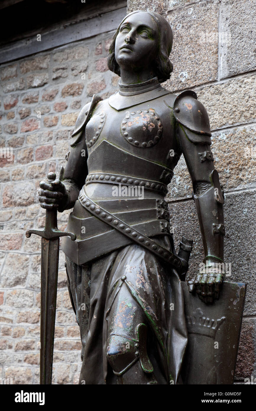 Statue von Jeanne d ' Arc am Mont Saint Michel in der Normandie in Frankreich Stockfotografie
