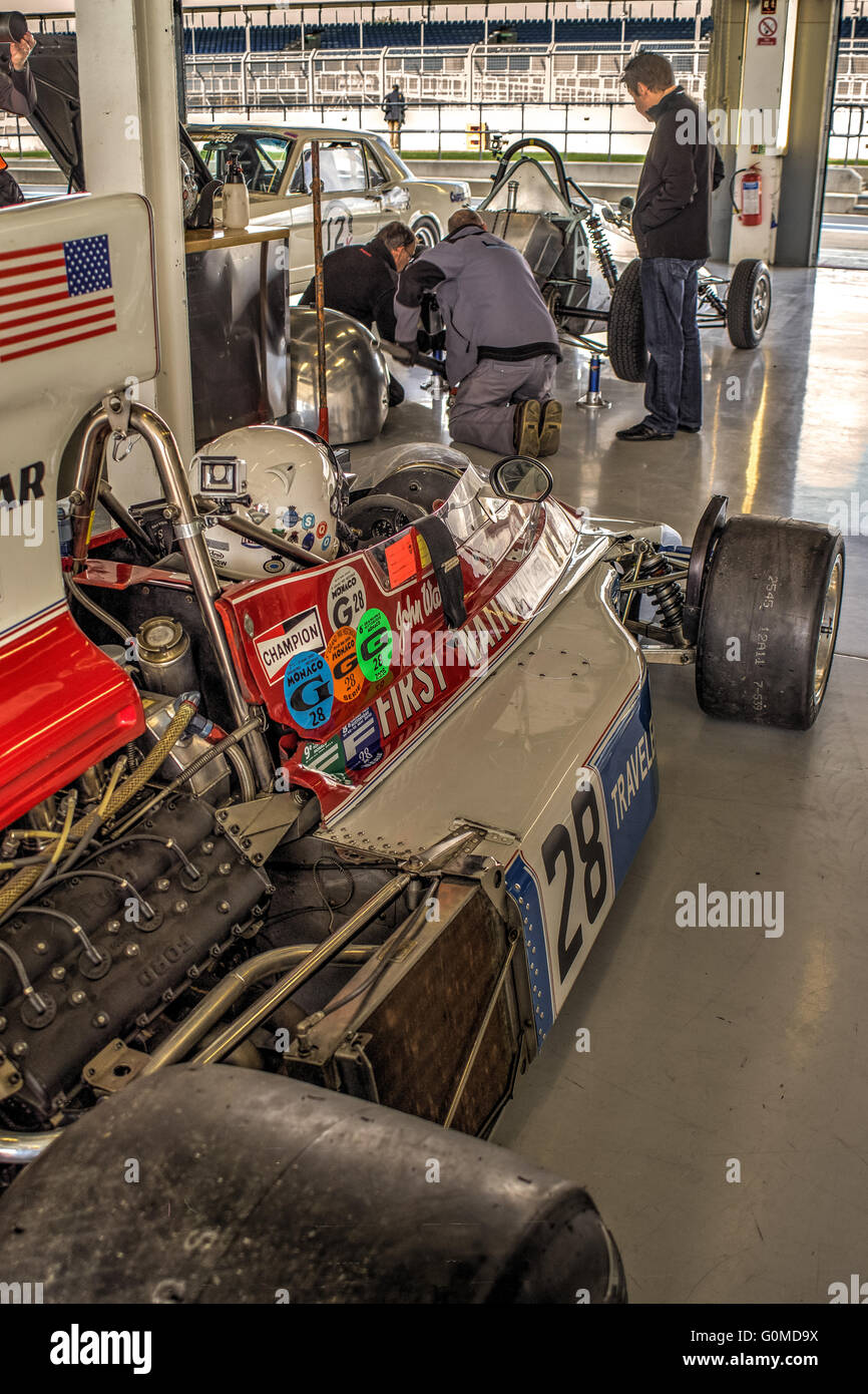 Silverstone Classic 2016 Medientag. Grube Garage Chris Drake Penske PC5 Aufwärmen Stockfoto