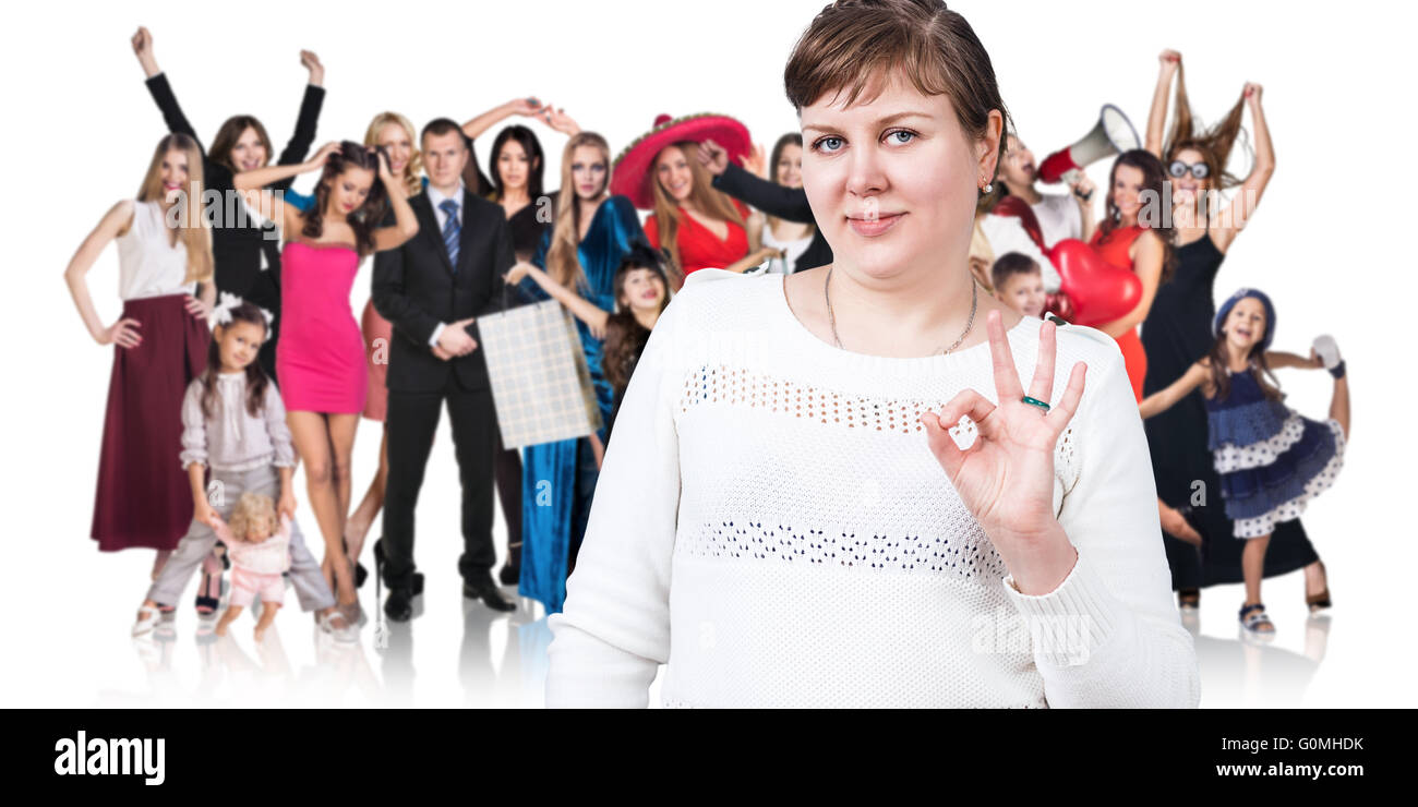 Frau und große Gruppe von fröhlichen Menschen Stockfoto