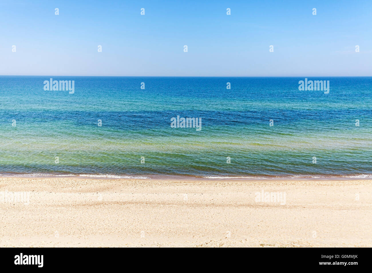 Bild von einem ruhigen Meer und Strand, Natur Hintergrund. Stockfoto