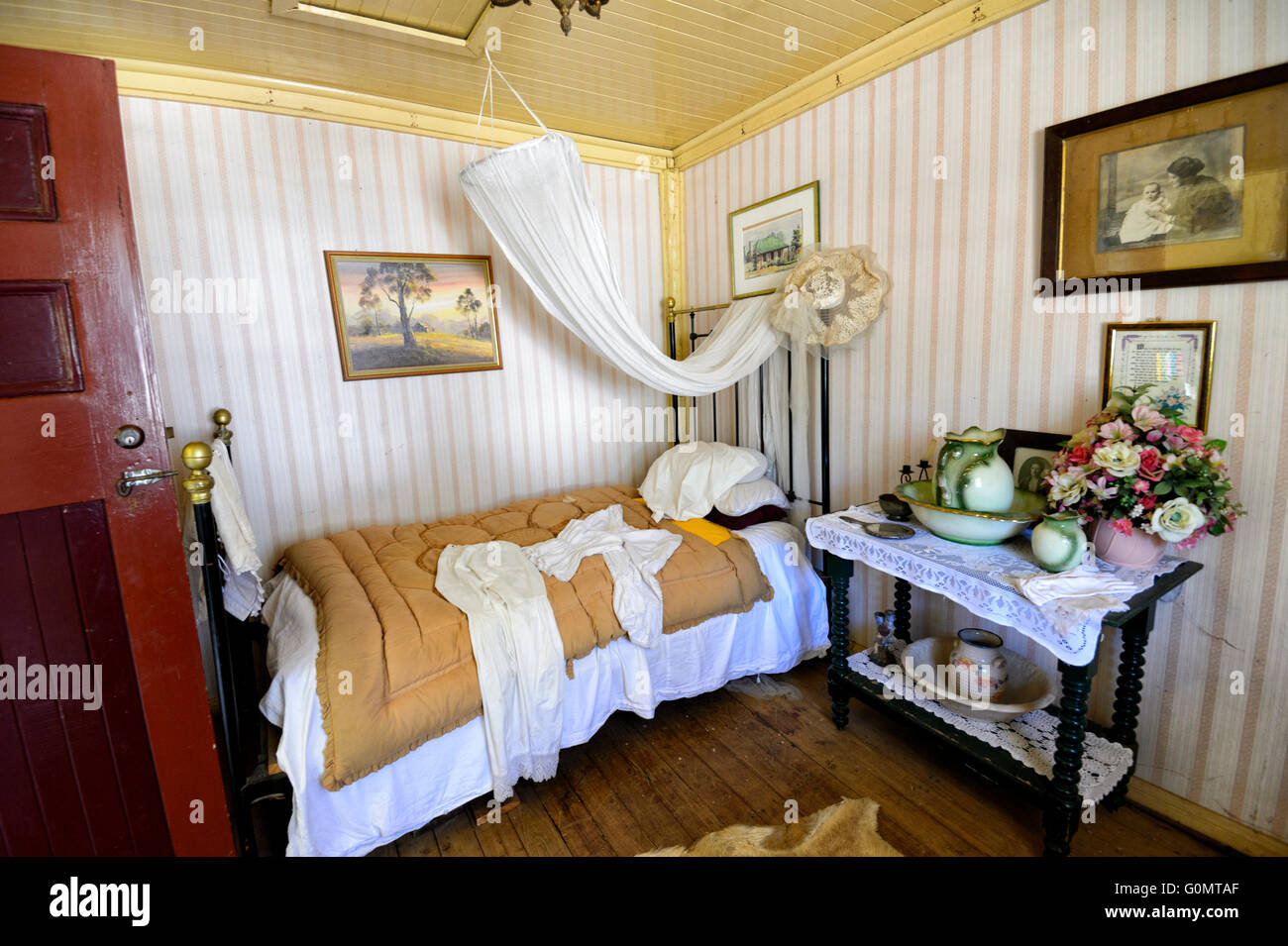 Schlafzimmer aus der Kolonialzeit, Bilderbüchern Pioneer Village, Wilberforce, New-South.Wales, Australien Stockfoto