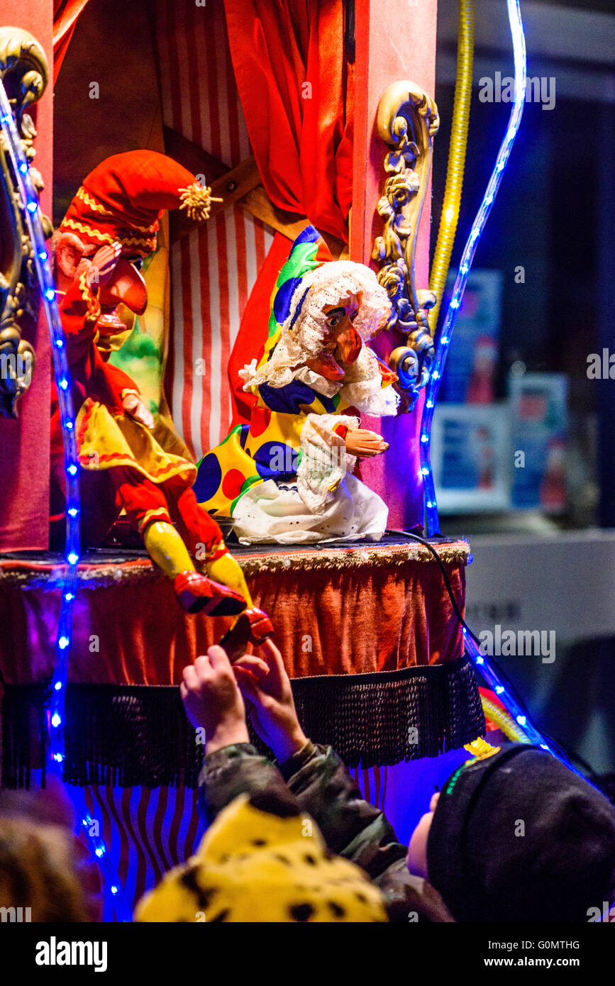 Punch and Judy show während der viktorianischen Christmas Festival in Garstang Lancashire Stockfoto