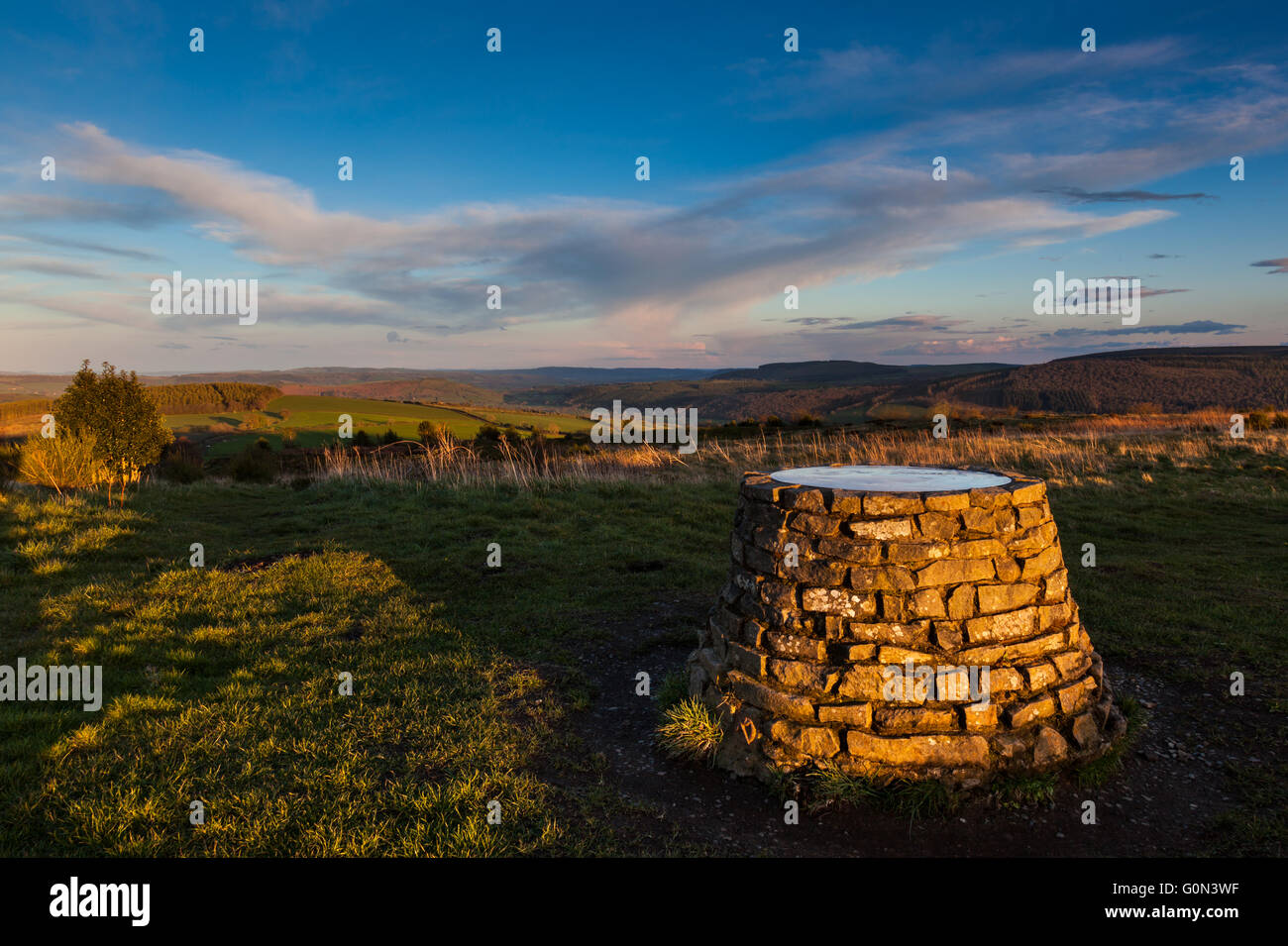 Orientierungstafel auf dem Gipfel des begraben Gräben Hügel Fort, in der Nähe von Clunton, Clun, Shropshire, England, UK Stockfoto