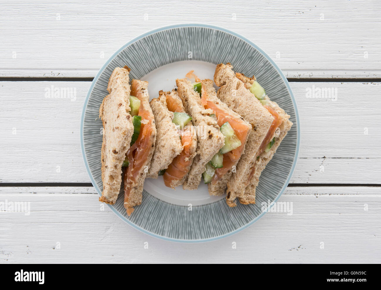 Lachs und Gurken-sandwiches Stockfoto
