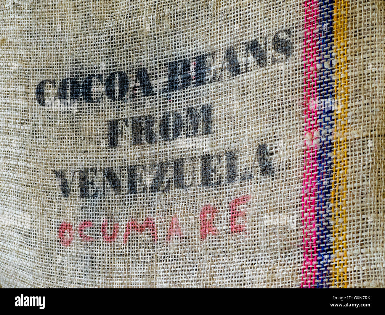 Jute Tasche für Kakaobohnen ocumare kultiviert, Venezuela. Stockfoto