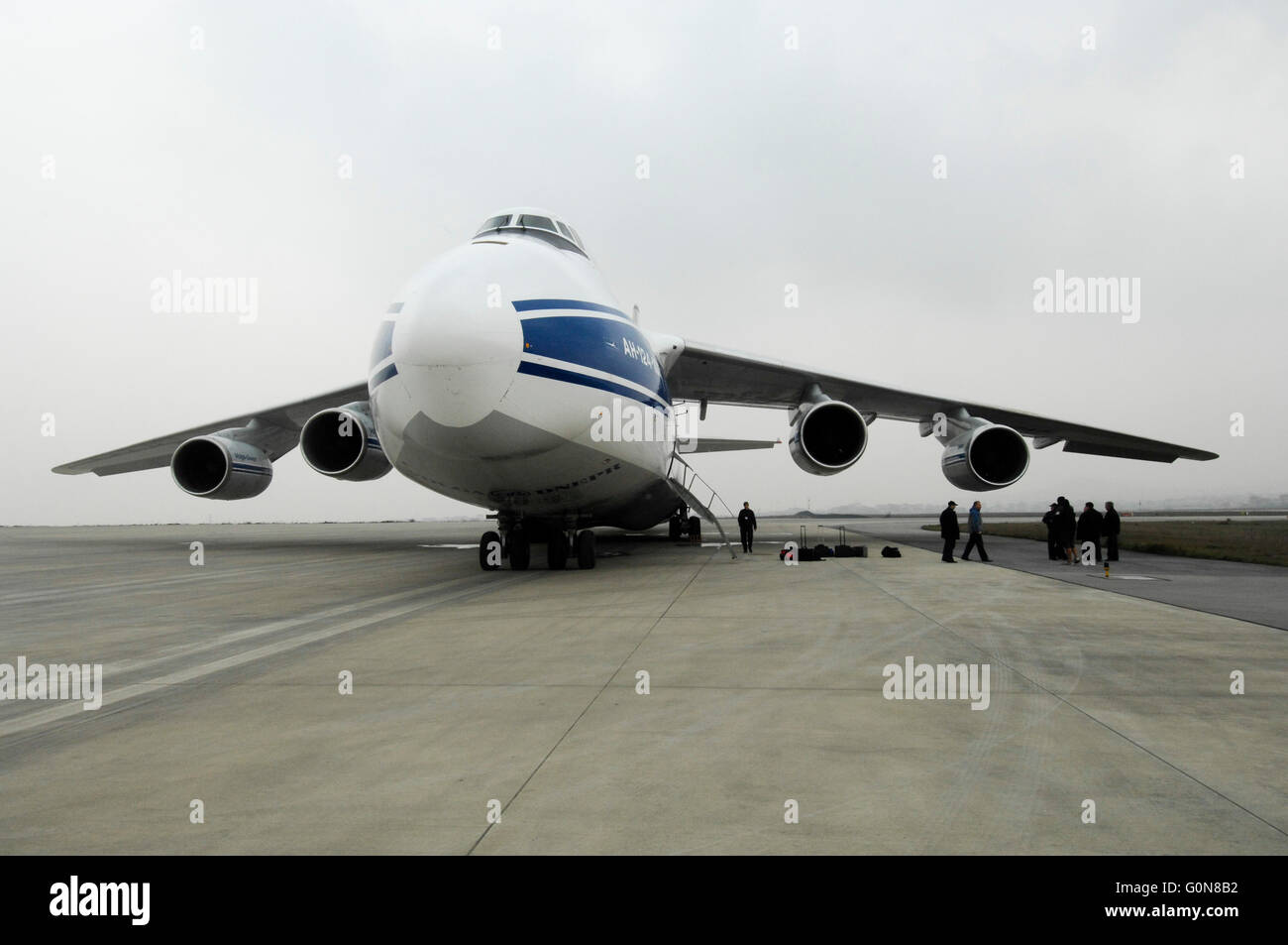Volga-Dnepr Airlines, Antonov An-124-100 kommerzielle Transportflugzeuge Stockfoto