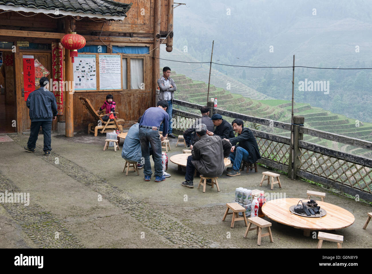 Traditionelle Leben entlang der Reisterrassen von Jinkeng, autonomen Region Guangxi, China Stockfoto