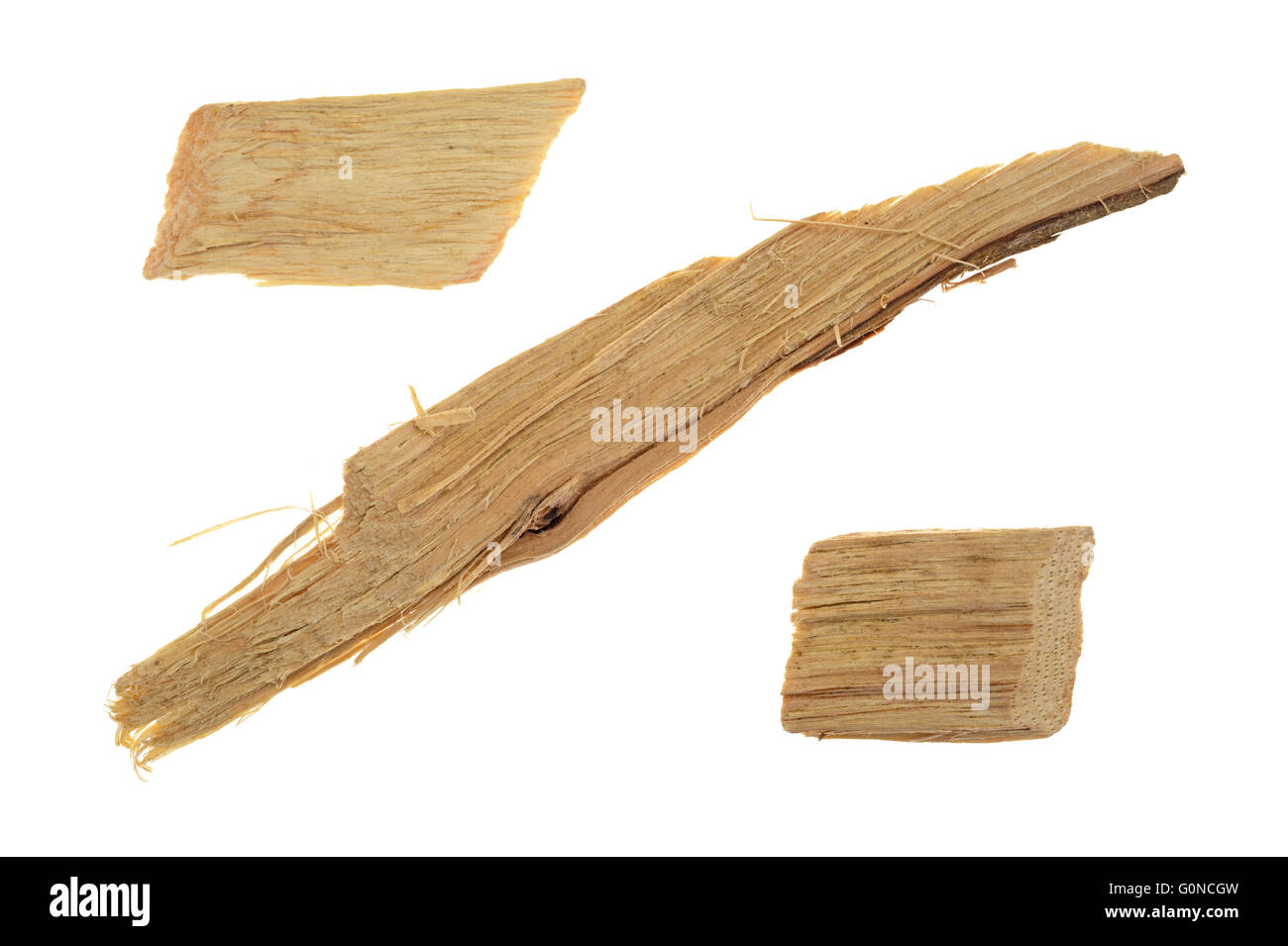 Drei Hickory Holz Räucherspäne für Aroma Grill und Grilladen isoliert auf einem weißen Hintergrund. Stockfoto