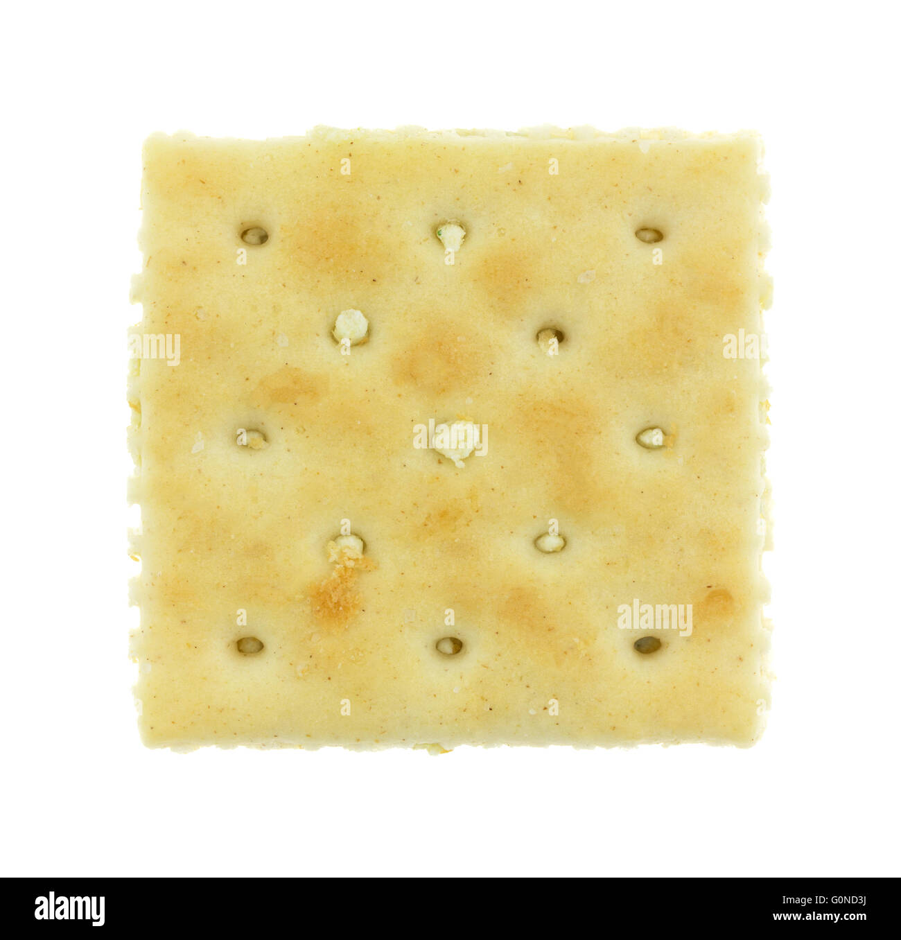Draufsicht auf einen Frischkäse und Schnittlauch Cracker isoliert auf einem weißen Hintergrund. Stockfoto