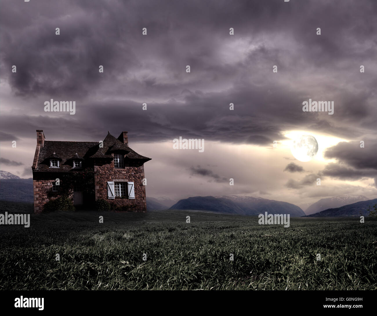 Apokalyptische Halloween-Landschaft mit alten Haus Stockfoto