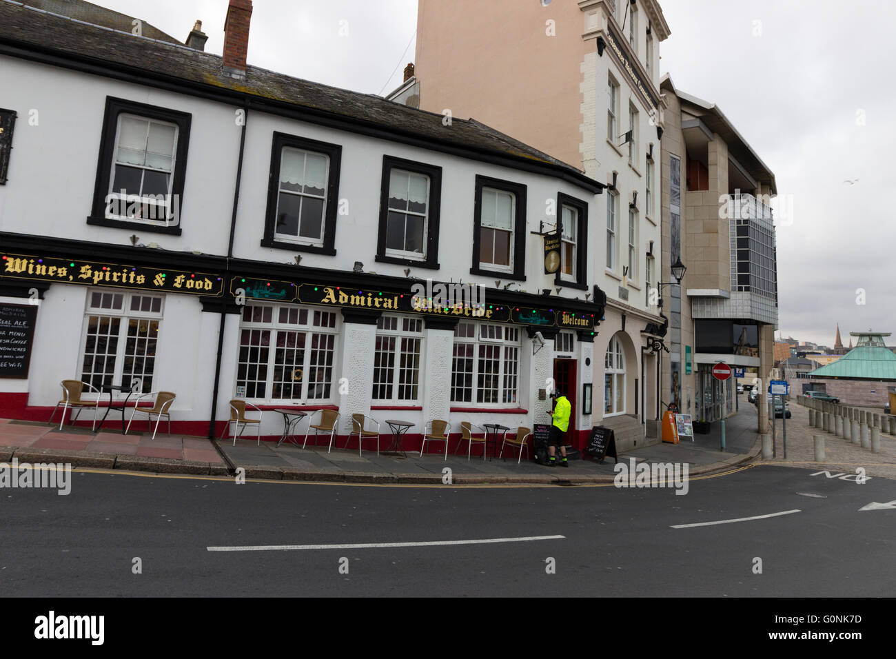 Das Victorian Admiral MacBride Inn steht an der Stelle der ursprünglichen Mayflower Schritte auf Plymouth historischen Barbican Stockfoto