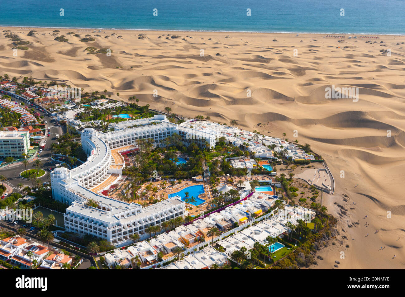 Spanien, Kanarische Inseln, Gran Canaria, Maspalomas, Dünen und Hotel Riu Palace (Luftsicht) Stockfoto