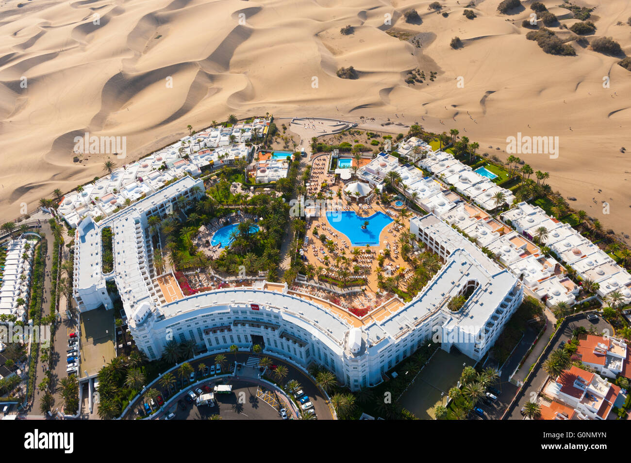 Spanien, Kanarische Inseln, Gran Canaria, Maspalomas, Dünen und Hotel Riu Palace (Luftsicht) Stockfoto