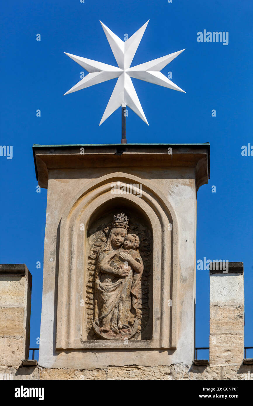 Detail Maltesische Kirche der Jungfrau Maria unter Kette, Kleinseite, Mala Strana Prag, Ritter von Malta Stockfoto
