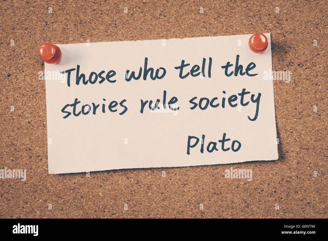 Diejenigen, die die Geschichten erzählen Regel Gesellschaft - Zitat von Platon Stockfoto