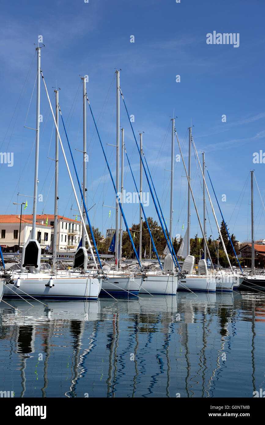 Segel-Yachten im Hafen von Lavrio, Attika, Griechenland Stockfoto