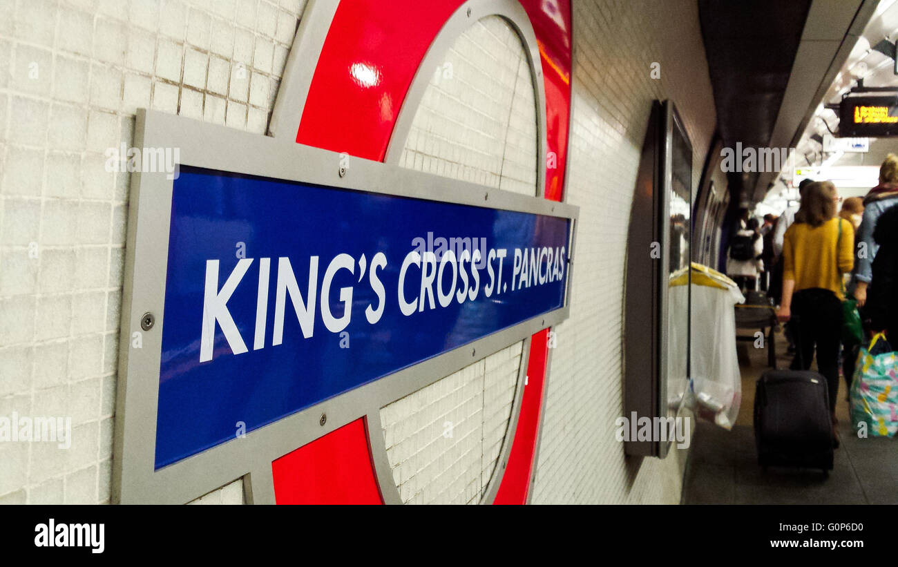 Unterirdischen Bahnhof Kings Cross-Plattform, Nord-London, England, Vereinigtes Königreich Stockfoto