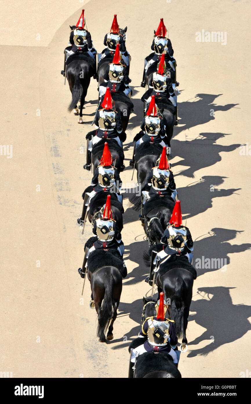Blick von oben auf die Household Cavalry in der Hyde Park Corner nach der Wachablösung in Horse Guards Parade London, England Stockfoto