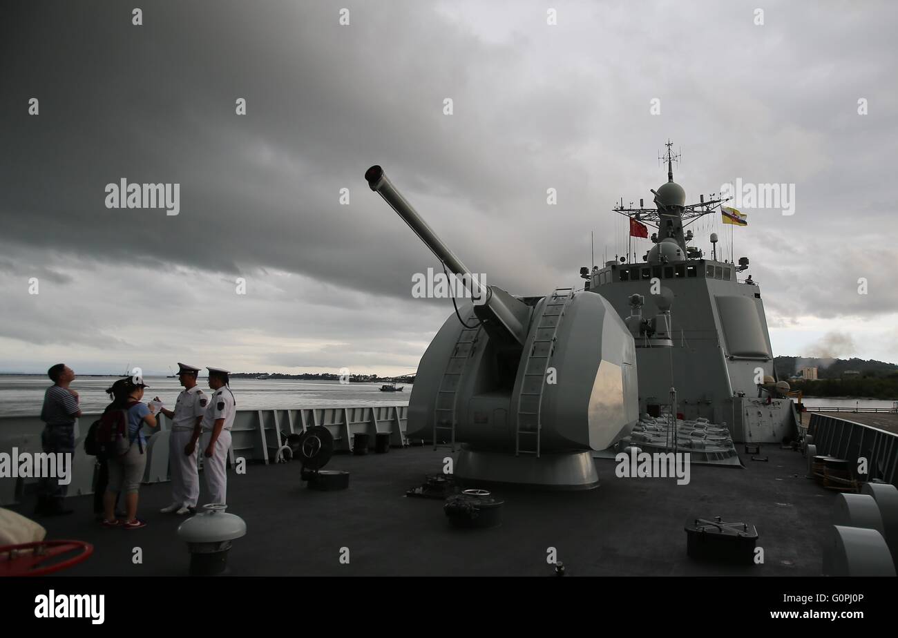 (160503) - BANDAR SERI BEGAWAN, 3. Mai 2016 (Xinhua)--Foto am 3. Mai 2016 zeigt Chinas "Lanzhou" guided Missile Destroyer die Teilnahme an der Übung in Brunei. Die ASEAN (Association of Southeast Asian Nations) Verteidigung Minister Meeting-Plus Maritime Sicherheit und Counter-Terrorismus-Übung (ADMM Plus MS & CT) wurde offiziell Dienstag mit einer feierlichen Eröffnung am Multi nationale Koordination Zentrum (MNCC) in Bandar Seri Begawan, Brunei Hauptstadt. Seestreitkräfte der 10 Länder der ASEAN-Staaten beteiligen die Bohrer, zusammen mit denen aus China, den Vereinigten Staaten, Stockfoto