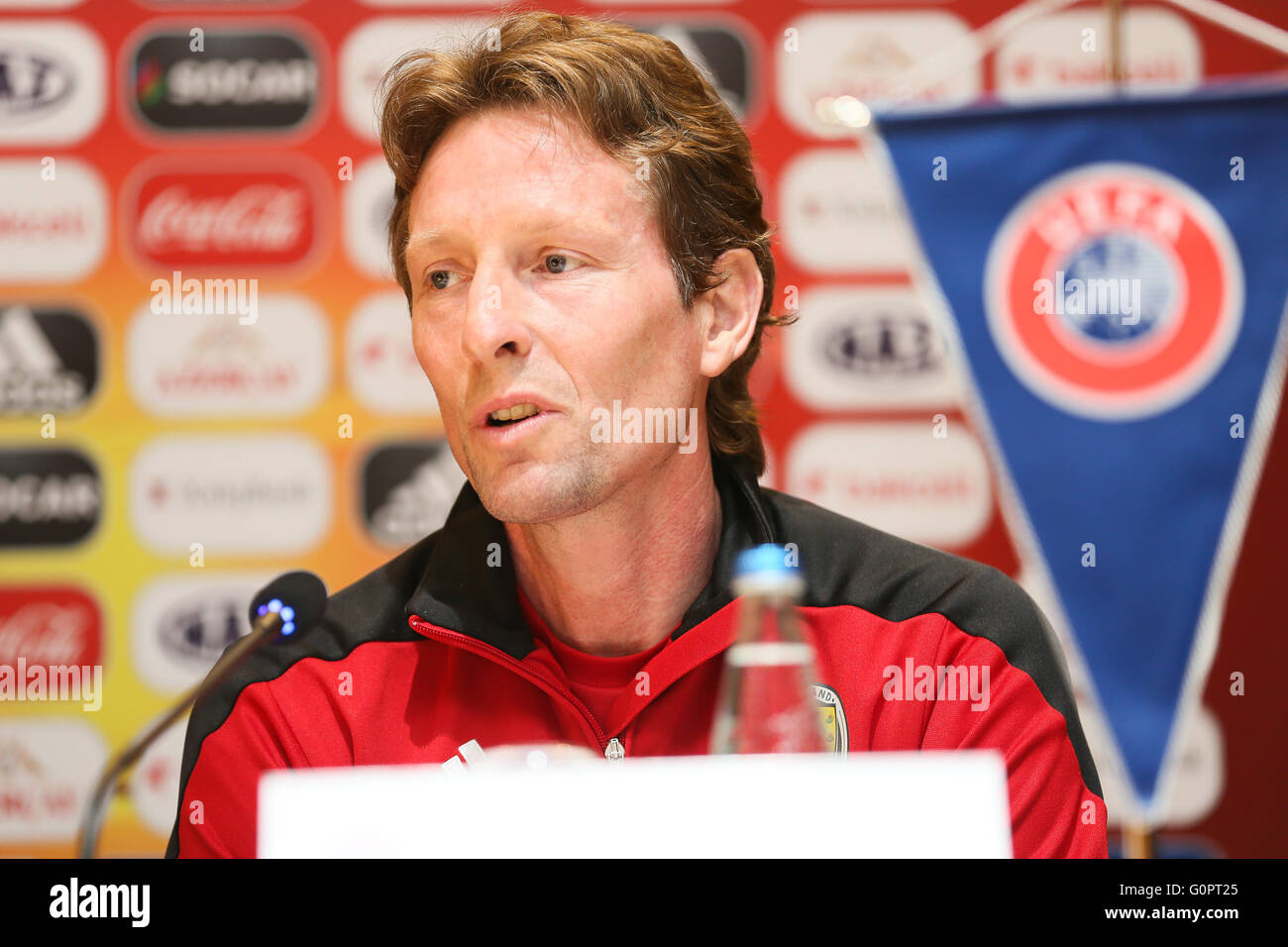 Baku, Aserbaidschan. 4. Mai 2016. Schottland Trainer Scot Gemmill spricht mit den Medien während einer u-17-Europameisterschaft in Aserbaidschan Pressekonferenz im Boulevard Hotel. Bildnachweis: Aziz Karimow/Pacific Press/Alamy Live-Nachrichten Stockfoto