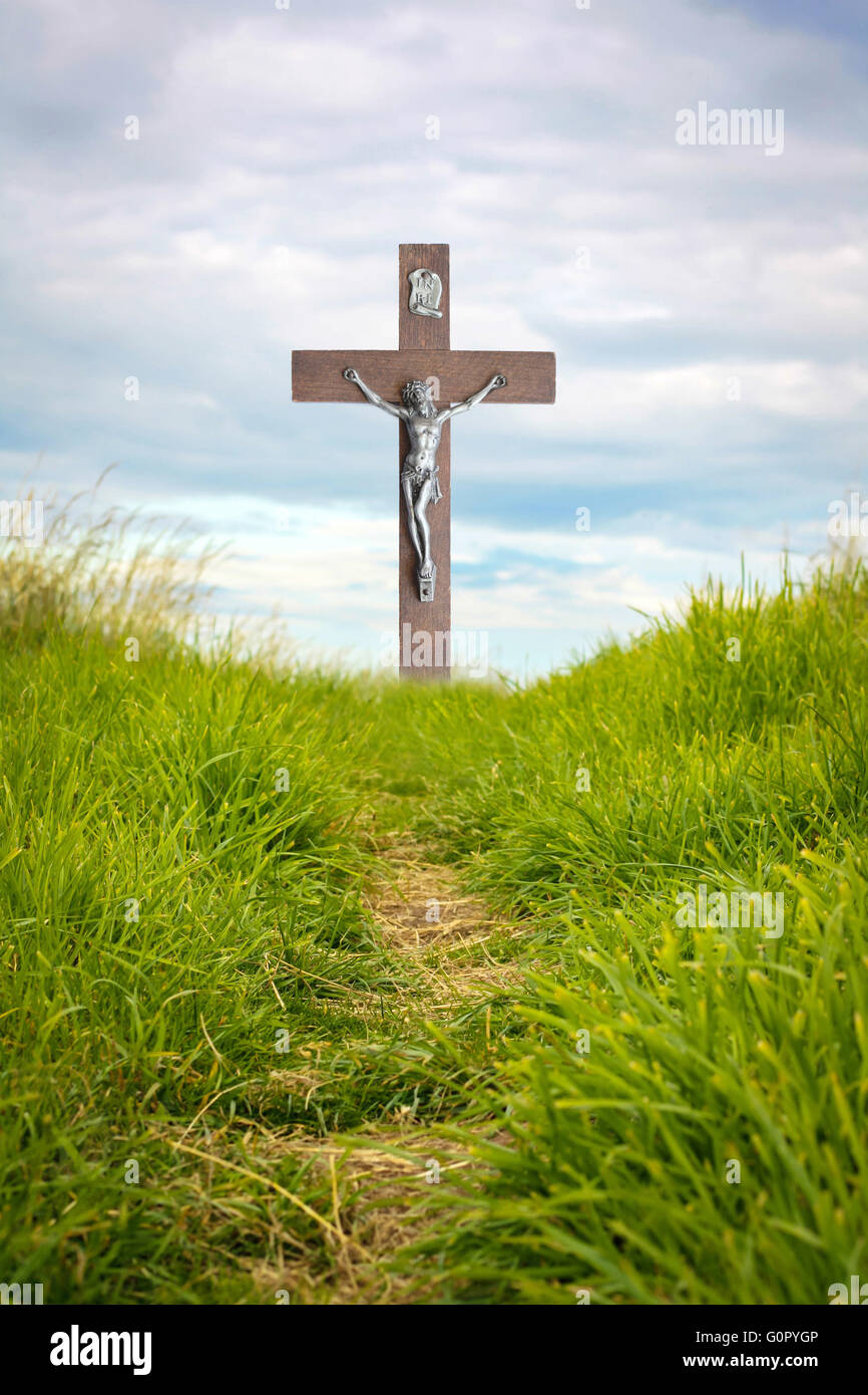 Das Kreuz Jesu Christi und schöne Wolken Stockfoto