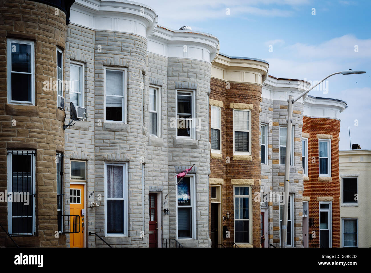 Sich wiederholendes Muster von Reihenhäusern in Hampden, Baltimore, Maryland. Stockfoto