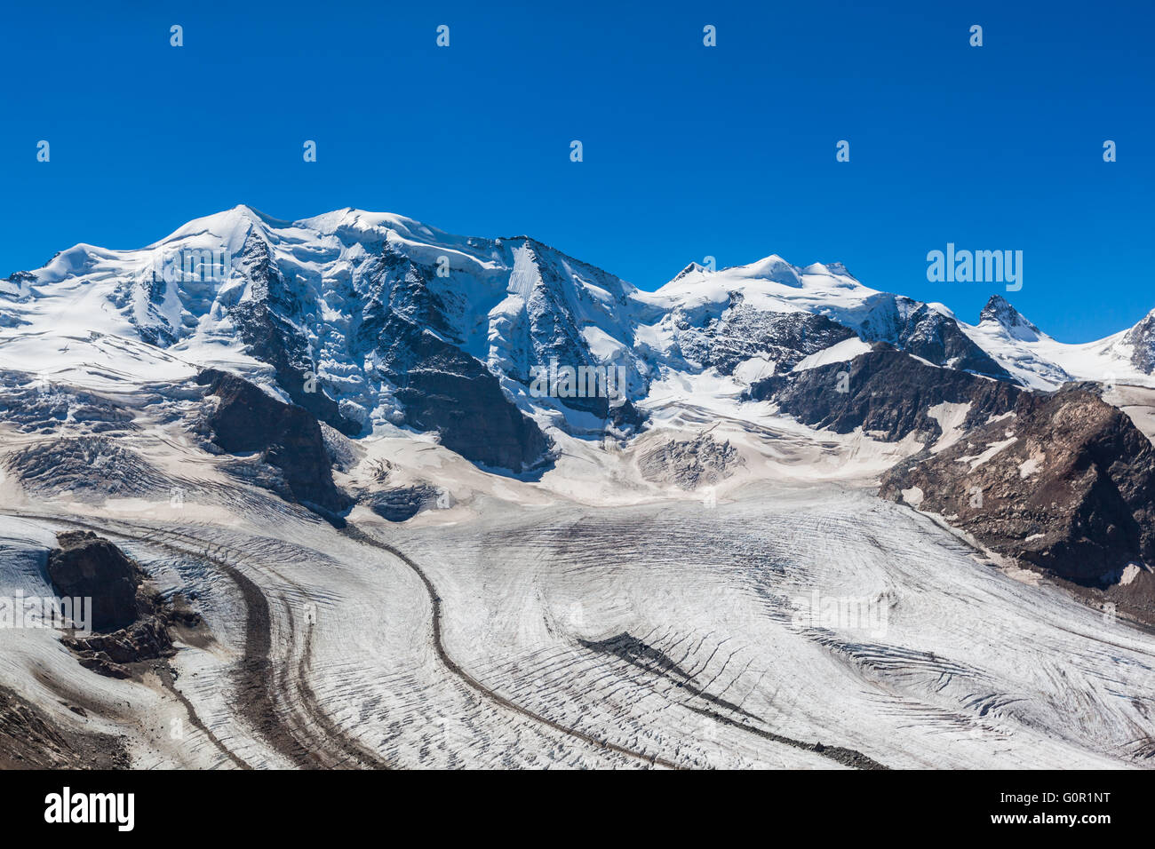 Atemberaubende Aussicht auf die Bernina-Massiv und Morteratsch-Gletscher  auf das Berghaus Diavolezza in Engadiner Gegend der Schweiz Stockfotografie  - Alamy