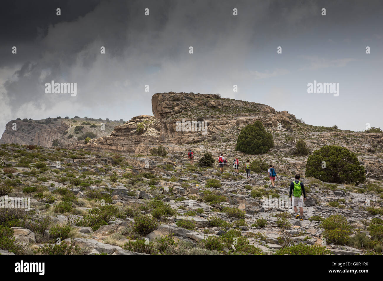 Wanderer in den Bergen im Oman, in der Nähe von Jebel Shams, die höchste Spitze im Nahen Osten Stockfoto