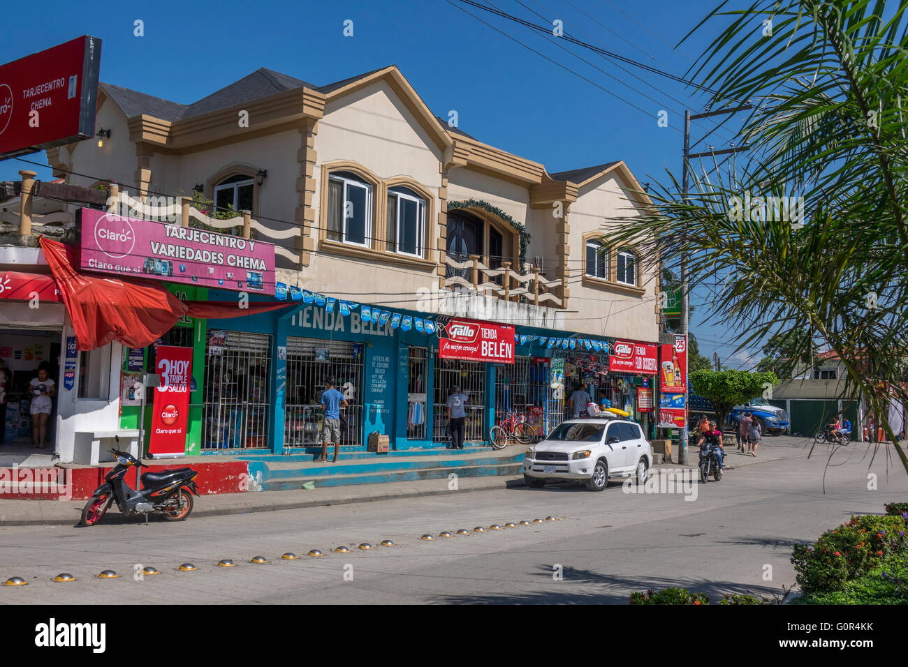 Kaufhaus Geschäfte In Santo Tomas de Castilla Guatemala Stockfoto