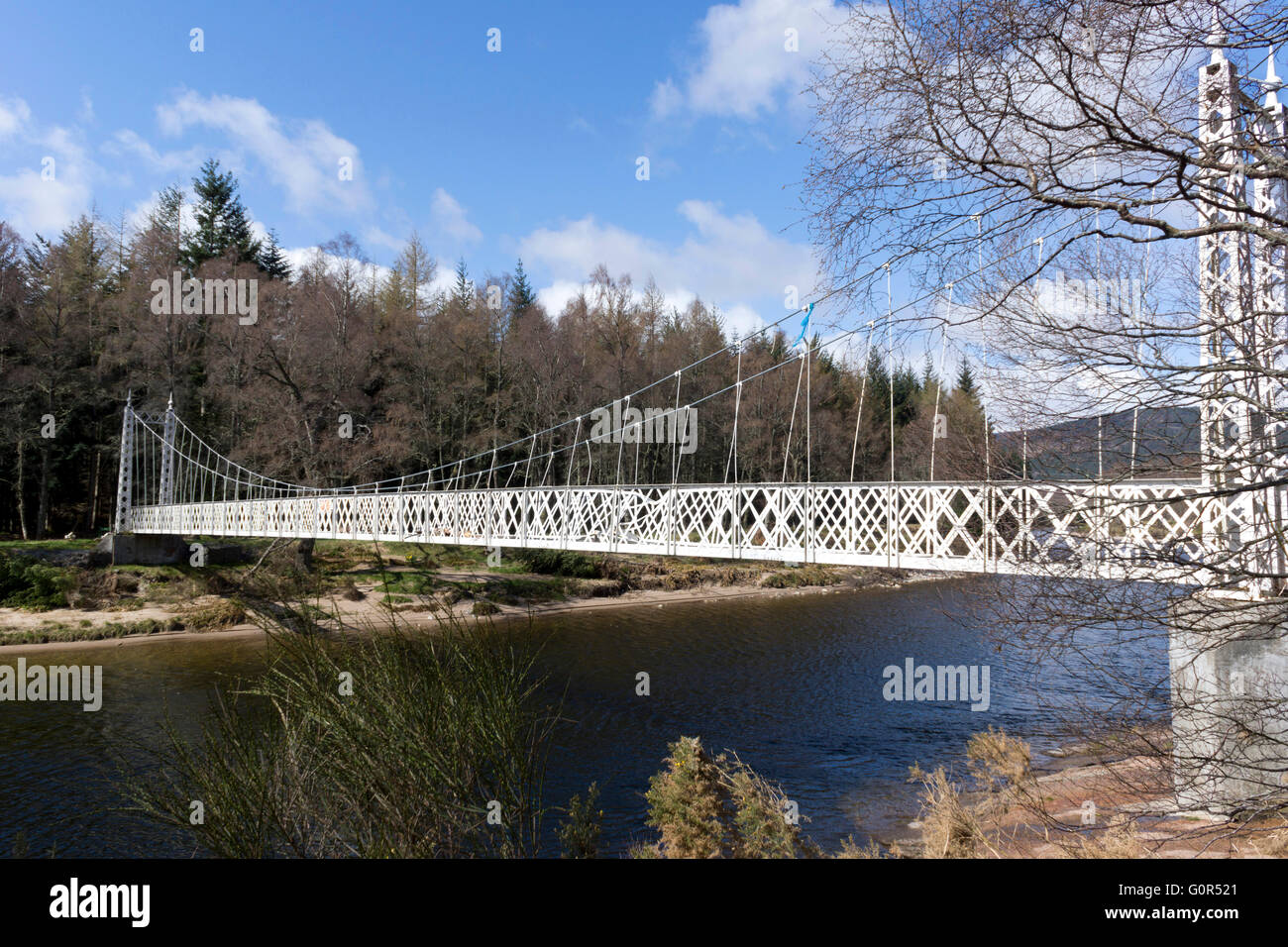 Die Cambus O'May Brücke über den Fluss Dee zwischen Ballater und Braemar, in Aberdeenshire, Schottland Stockfoto