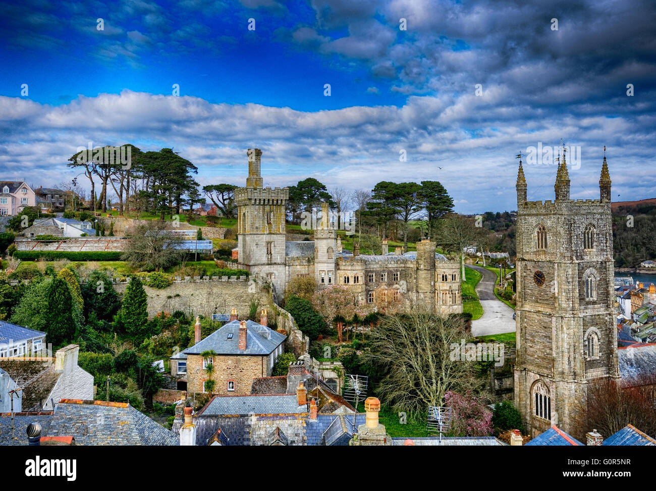 Fowey ist eine geschäftige Cornish Stadt und Hafen an der südlichen Küste von Cornwall, mit schönen Gassen und einen Hafen für kleine Boote Stockfoto