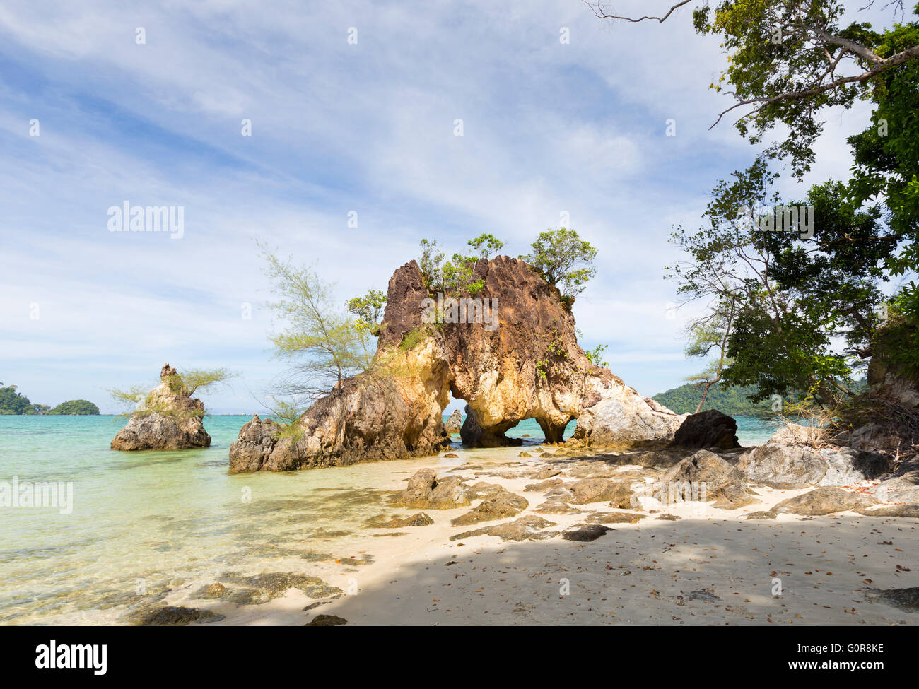 Große Felsen am Strand von Ao Kwai, Ko Phayam Island, Thailand Stockfoto