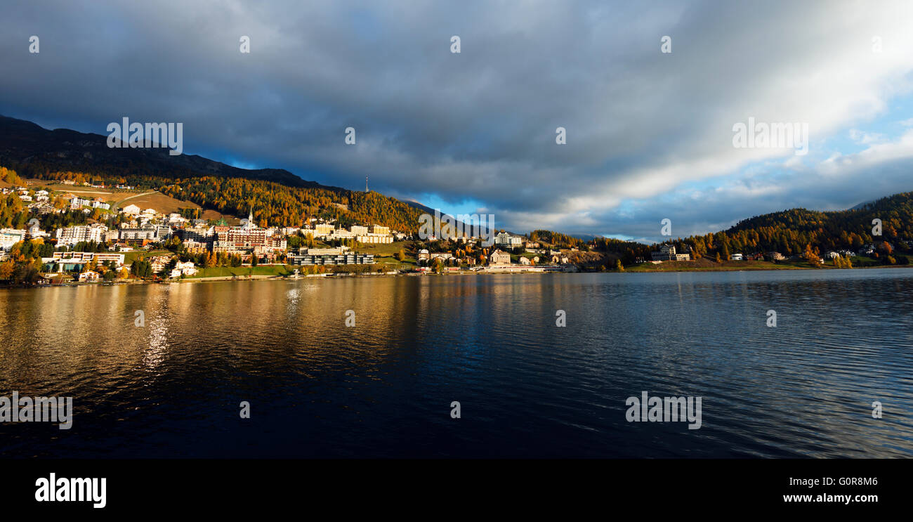 Europa, Schweiz, Graubünden, Engadin, Herbst am See in St. Moritz Stockfoto