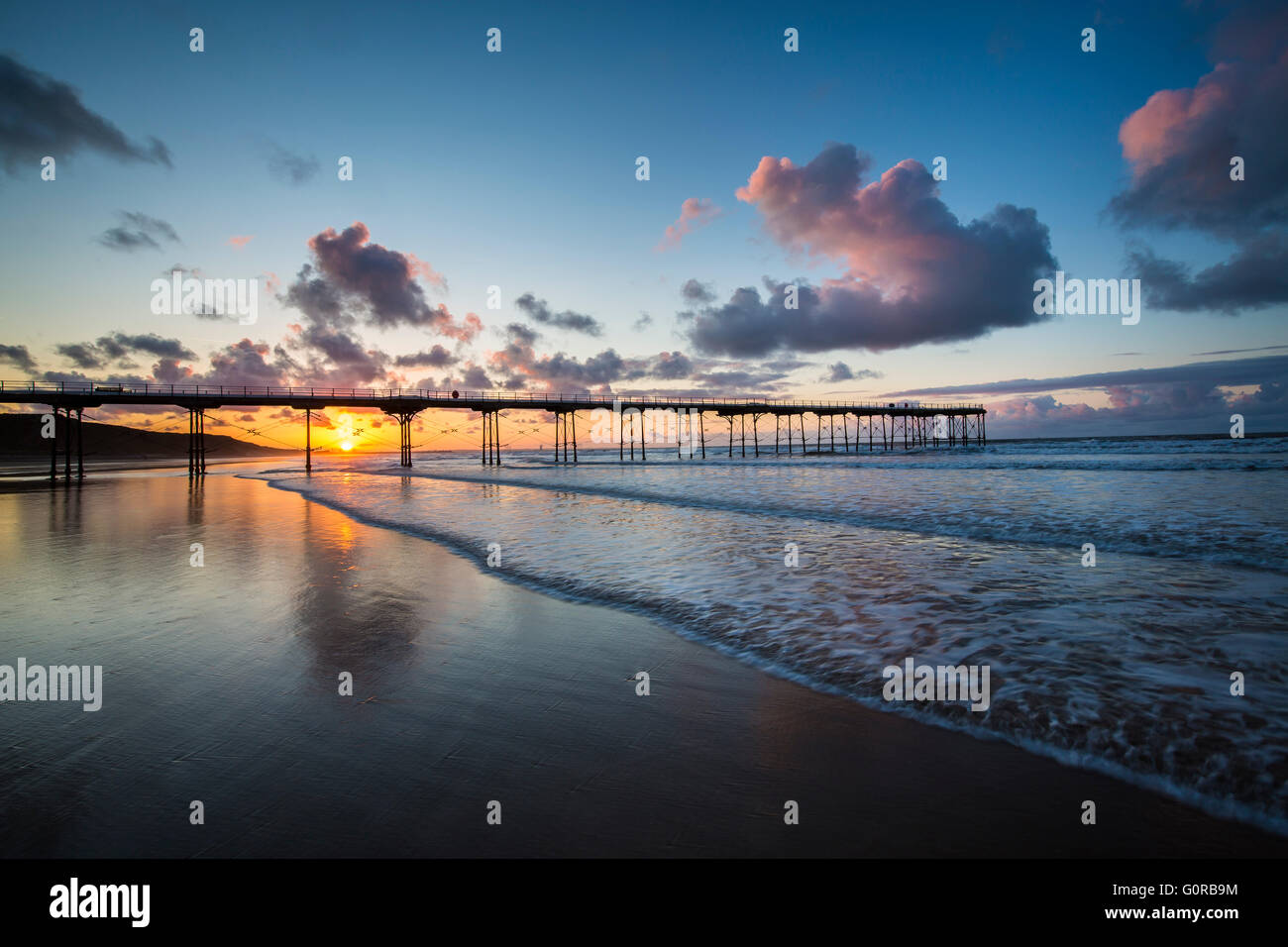 Saltburn Strand und Pier bei Sonnenuntergang Frühling, Cleveland Stockfoto