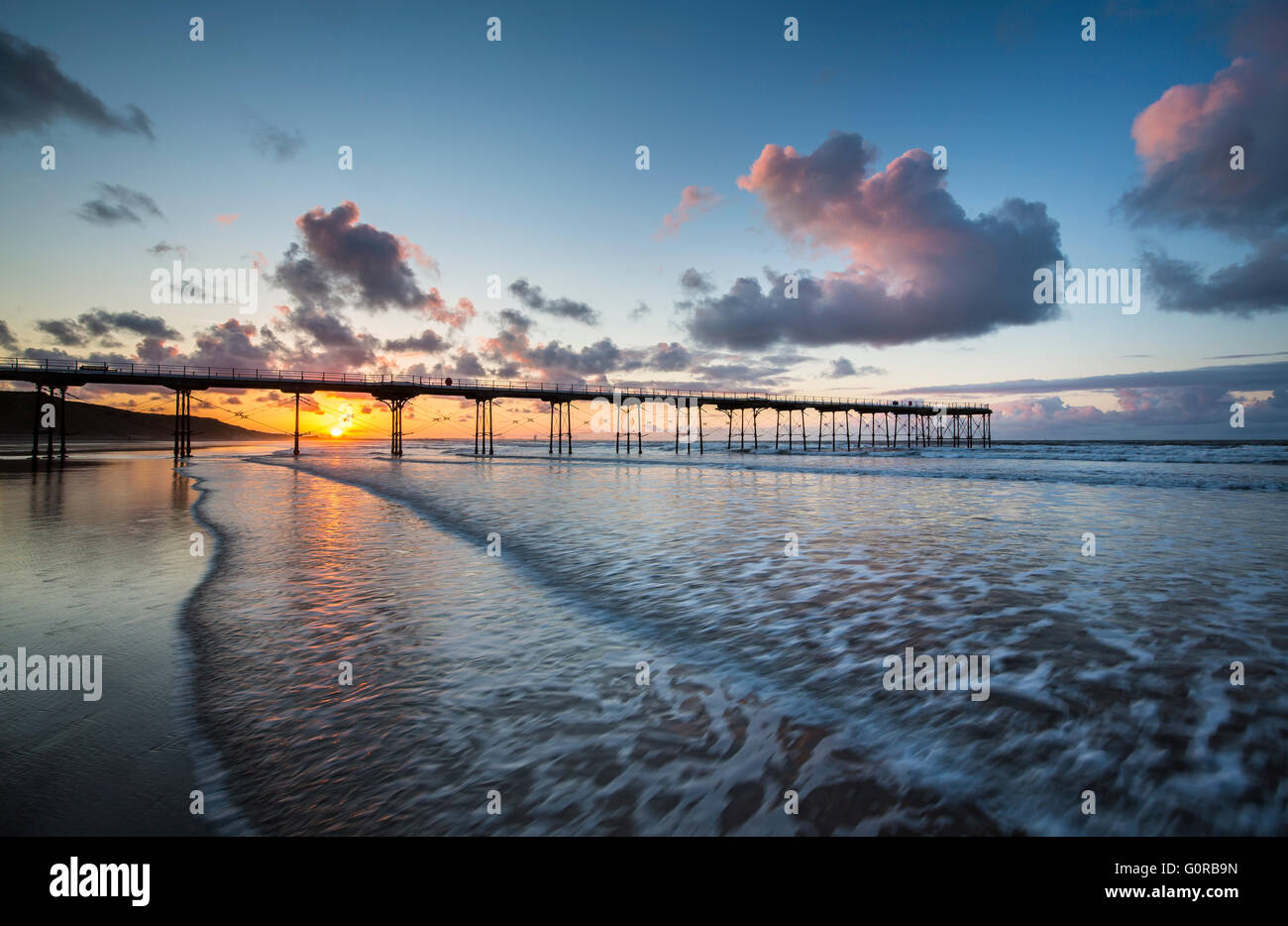 Saltburn Strand und Pier bei Sonnenuntergang Frühling, Cleveland Stockfoto